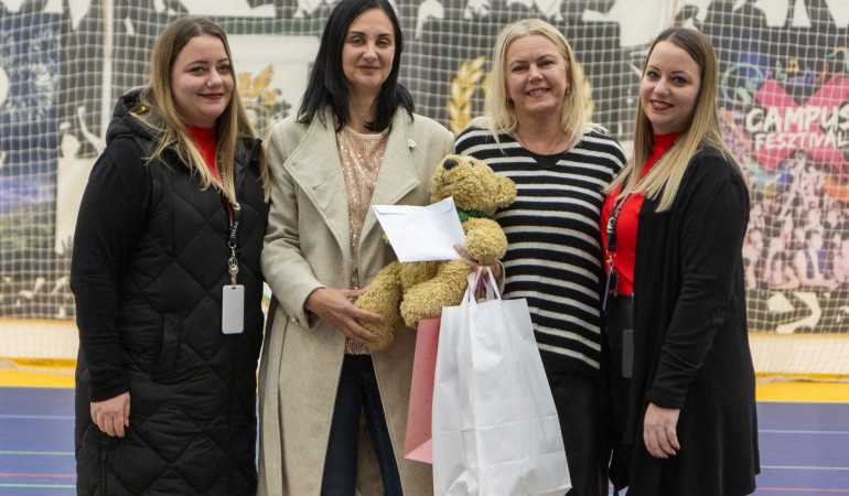 A DEAC kezdeményezésére indult jótékonysági adománygyűjtés a férfi futsal kupameccsen