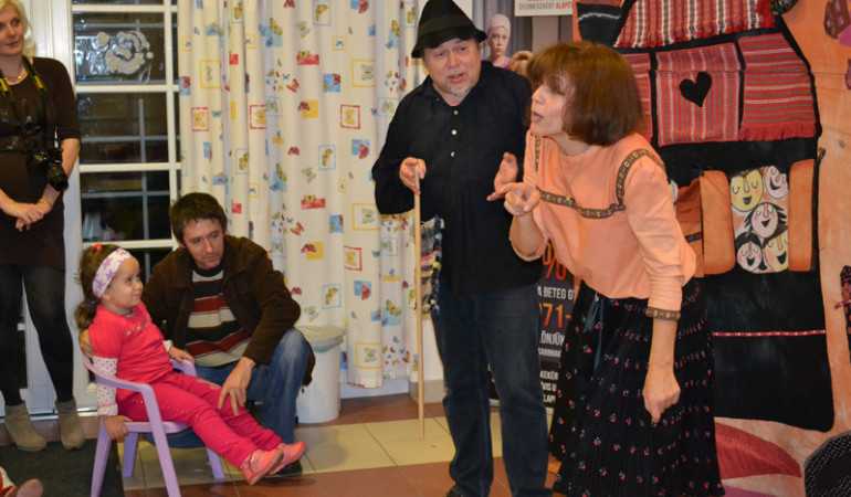 A szegény ember és a kutyacska zenés bábelőadás