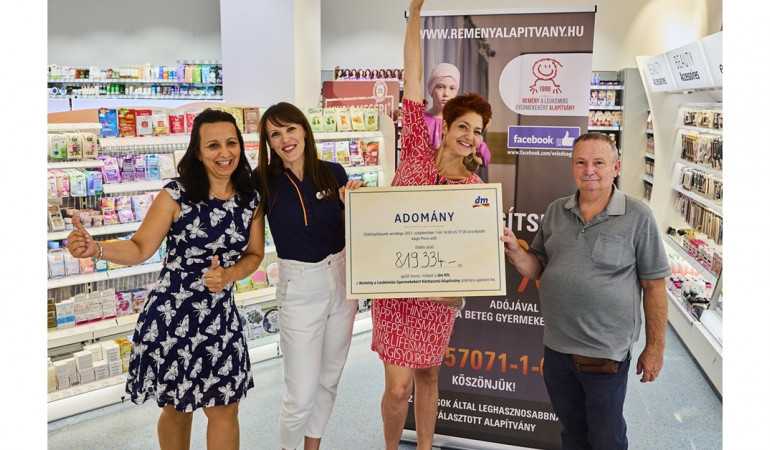 Vásárlással egybekötött jótékonysági akció a dm-drogériában