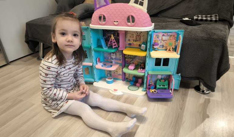 Izabella Karácsonyi kívánsága Babaház volt