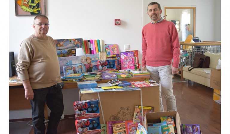 Meglepetéseket vittünk a beteg gyermekek részére