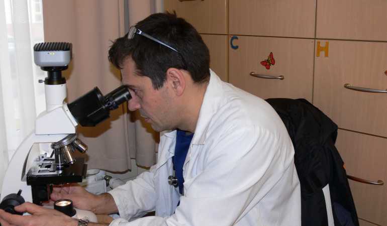 Nagy értékű műszerek átadása 1.877.576.- forint, értékben a DE OEC Gyermekklinika Hematológiájára