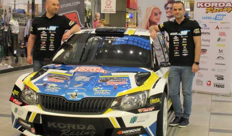 Rally autón érkezik a segítség a rákos gyermekekhez