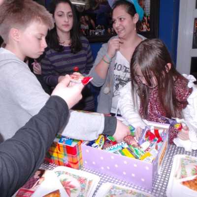 Eljutottak a beteg gyermekekhez a szeretet ajándékai - alapítvány, adó 1%, támogatás