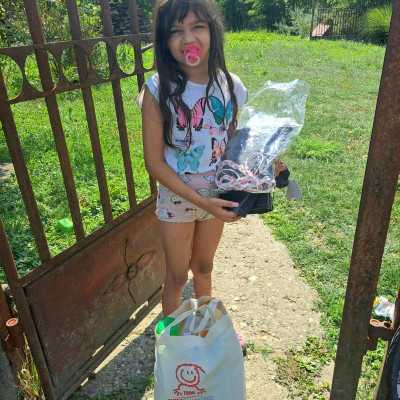 Tisztítószer csomag és új farmernadrágok átadása 20 családnak! - alapítvány, adó 1%, támogatás