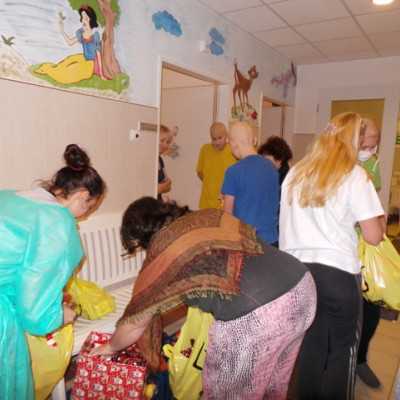 Eljutottak a beteg gyermekekhez a szeretet ajándékai - alapítvány, adó 1%, támogatás