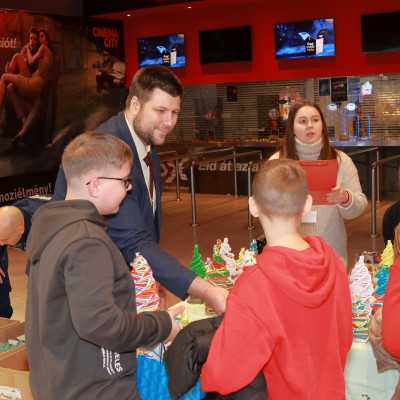 Közös Karácsonyi Filmnézés a Cinema City Debrecen moziban - alapítvány, adó 1%, támogatás