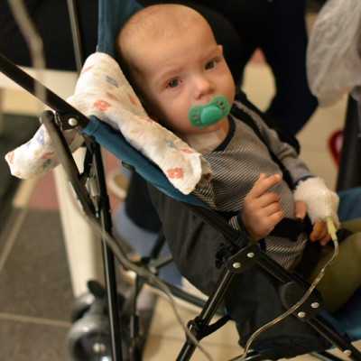 A beteg gyermekekkel kedves hűtő mágneseket készítettünk - alapítvány, adó 1%, támogatás