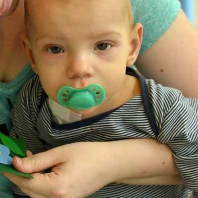 A beteg gyermekekkel kedves hűtő mágneseket készítettünk - alapítvány, adó 1%, támogatás