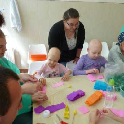 A Creatoys Kft. csodálatos játékait is átadtuk az anyáknapjára készülõdve! - adó, 1%, alapítvány, támogatás