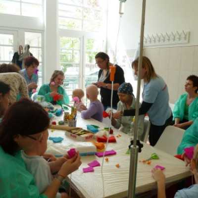 A Creatoys Kft. csodálatos játékait is átadtuk az anyáknapjára készülõdve! - adó, 1%, alapítvány, támogatás