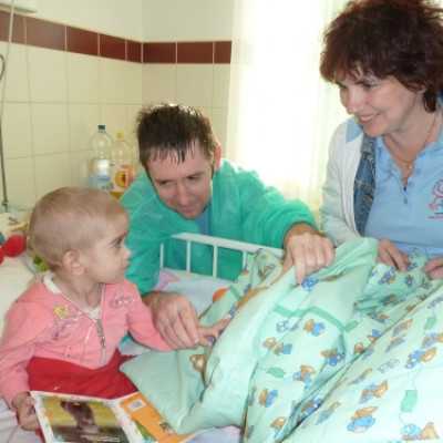 A DE OEC Gyermekgyógyászati Intézetben rendezett kézműves foglalkozást meglepetésekkel! - adó, 1%, alapítvány, támogatás