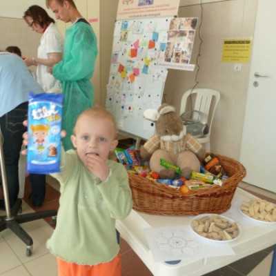 A DE OEC Gyermekgyógyászati Intézetben rendezett kézműves foglalkozást meglepetésekkel! - adó, 1%, alapítvány, támogatás