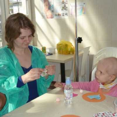 A DE OEC Gyermekgyógyászati Intézetben rendezett kézműves foglalkozást meglepetésekkel! - adó, 1%, alapítvány, támogatás