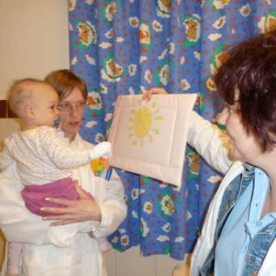 A DE OEC Gyermekgyógyászati Intézetben rendezett kézműves foglalkozást meglepetésekkel! - adó, 1%, alapítvány, támogatás