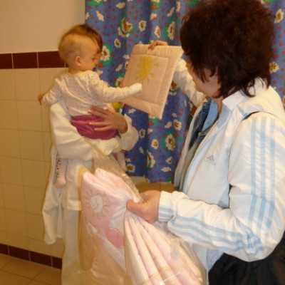 A DE OEC Gyermekgyógyászati Intézetben rendezett kézműves foglalkozást meglepetésekkel! - adó, 1%, alapítvány, támogatás