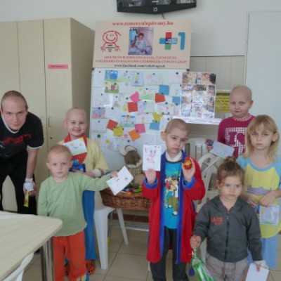 A DE OEC Gyermekgyógyászati Intézetben rendezett kézműves foglalkozást meglepetésekkel! - adó, 1%, alapítvány, támogatás