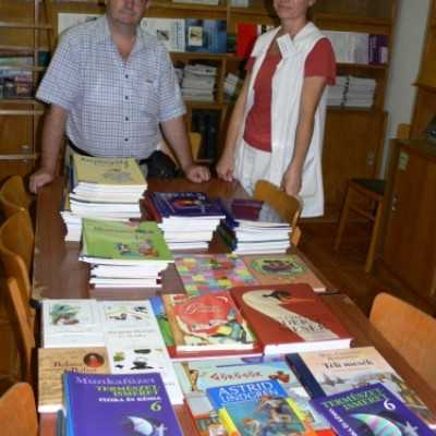 A Dürer Könyvkiadó adományának átadása a hematológiai centrumokba - adó, 1%, alapítvány, támogatás