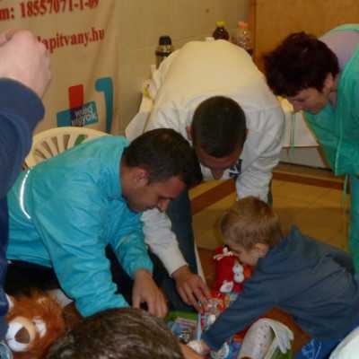 A DVSC focistáival közösen adományoztunk a Gyermekgyógyászati Intézet részére! - adó, 1%, alapítvány, támogatás