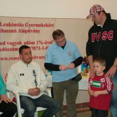 A DVSC focistáival közösen adományoztunk a Gyermekgyógyászati Intézet részére! - adó, 1%, alapítvány, támogatás
