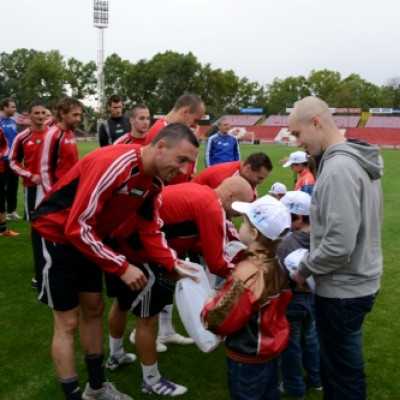 A DVSC-TEVA magabiztosan, 4-1-re legyõzte a Bp. Honvéd együttesét. - adó, 1%, alapítvány, támogatás