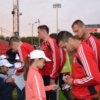 A DVSC-TEVA magabiztosan, 4-1-re legyõzte a Bp. Honvéd együttesét. - adó, 1%, alapítvány, támogatás