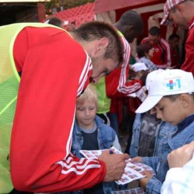 A DVSC-TEVA magabiztosan, 4-1-re legyõzte a Bp. Honvéd együttesét. - adó, 1%, alapítvány, támogatás