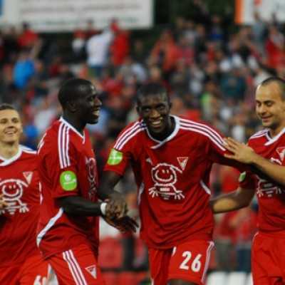 A DVSC-TEVA magabiztosan, 4-1-re legyõzte a Bp. Honvéd együttesét. - adó, 1%, alapítvány, támogatás