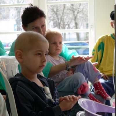 A hódmezõvásárhelyi Cibere Meseszínház vendégjátékával kedveskedtünk a gyerekeknek. - adó, 1%, alapítvány, támogatás