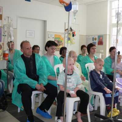 A hódmezõvásárhelyi Cibere Meseszínház vendégjátékával kedveskedtünk a gyerekeknek. - adó, 1%, alapítvány, támogatás