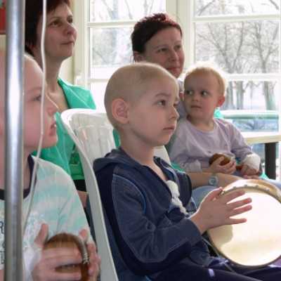 A hódmezõvásárhelyi Cibere Meseszínház vendégjátékával kedveskedtünk a gyerekeknek. - adó, 1%, alapítvány, támogatás