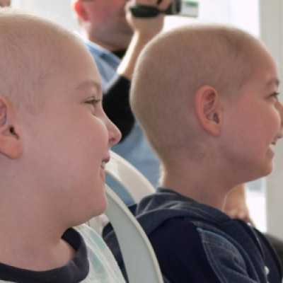 A hódmezõvásárhelyi Cibere Meseszínház vendégjátékával kedveskedtünk a gyerekeknek. - adó, 1%, alapítvány, támogatás