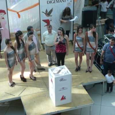 A Királynõképzõ Akadémia jótékonysági gyűjtésének elindítása - adó, 1%, alapítvány, támogatás