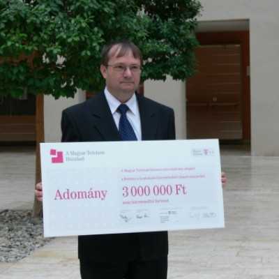 A Magyar Telekom 3.000.000,- forintos adományának átadása - adó, 1%, alapítvány, támogatás