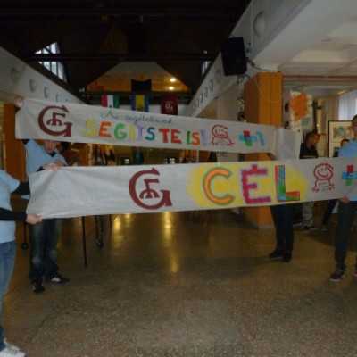 A Medgyessy Ferenc Gimnázium jótékonysággal egybekötött diák önkormányzati napja - adó, 1%, alapítvány, támogatás