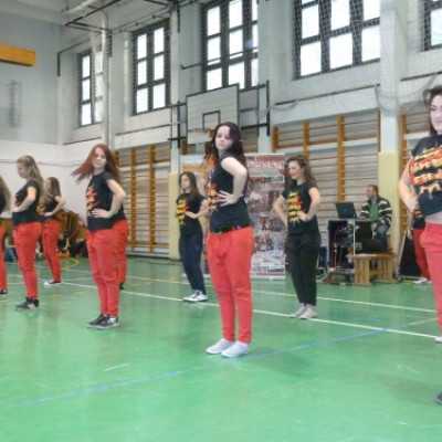 A Medgyessy Ferenc Gimnázium jótékonysággal egybekötött diák önkormányzati napja - adó, 1%, alapítvány, támogatás