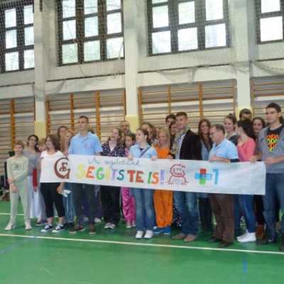 A Medgyessy Ferenc Gimnázium jótékonysággal egybekötött diák önkormányzati napja - adó, 1%, alapítvány, támogatás