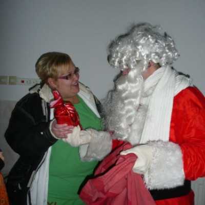 A Mikulás és Domokos Fanni az osztály dolgozóit is megajándékozza - adó, 1%, alapítvány, támogatás