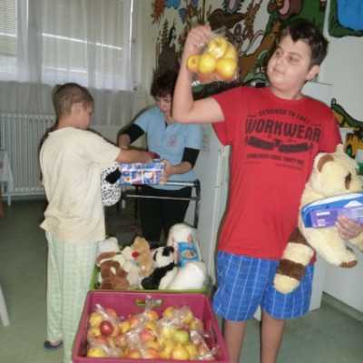 A Miskolcon kezelt gyermekekhez is eljutottak az adományok! - adó, 1%, alapítvány, támogatás