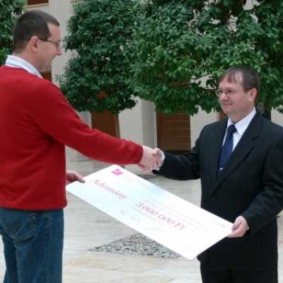 Adományozók - adó, 1%, alapítvány, támogatás