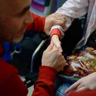 Beteg gyermekeket látogatott meg a Loki -  fotók! - adó, 1%, alapítvány, támogatás