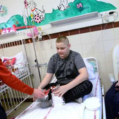 Beteg gyermekeket látogatott meg a Loki -  fotók! - adó, 1%, alapítvány, támogatás