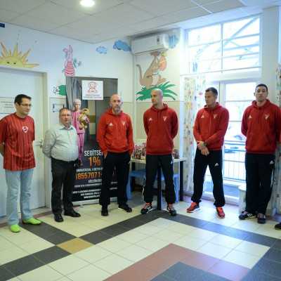 Beteg gyermekeket látogatott meg a Loki -  fotók! - adó, 1%, alapítvány, támogatás