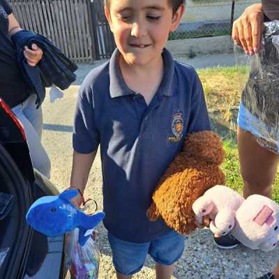 Tisztítószer csomag és új farmernadrágok átadása 20 családnak! - alapítvány, adó 1%, támogatás