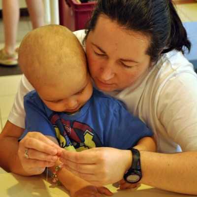 Csillogó gyöngyökből karkötők - alapítvány, adó 1%, támogatás