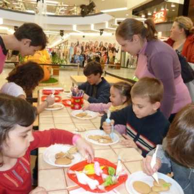 Csokoládét gyűjtünk mézeskalács díszítéssel egybekötve a Debreceni Fórumban! - adó, 1%, alapítvány, támogatás