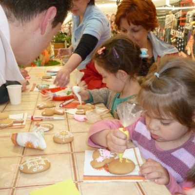 Csokoládét gyűjtünk mézeskalács díszítéssel egybekötve a Debreceni Fórumban! - adó, 1%, alapítvány, támogatás