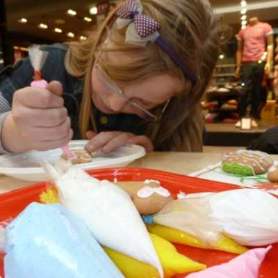 Csokoládét gyűjtünk mézeskalács díszítéssel egybekötve a Debreceni Fórumban! - adó, 1%, alapítvány, támogatás