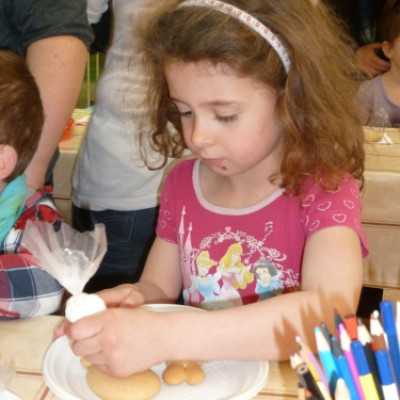 Csokoládét gyűjtünk mézeskalács díszítéssel egybekötve a Debreceni Fórumban! - adó, 1%, alapítvány, támogatás