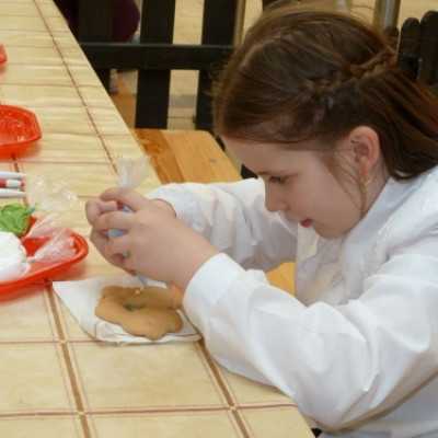 Csokoládét gyűjtünk mézeskalács díszítéssel egybekötve a Debreceni Fórumban! - adó, 1%, alapítvány, támogatás